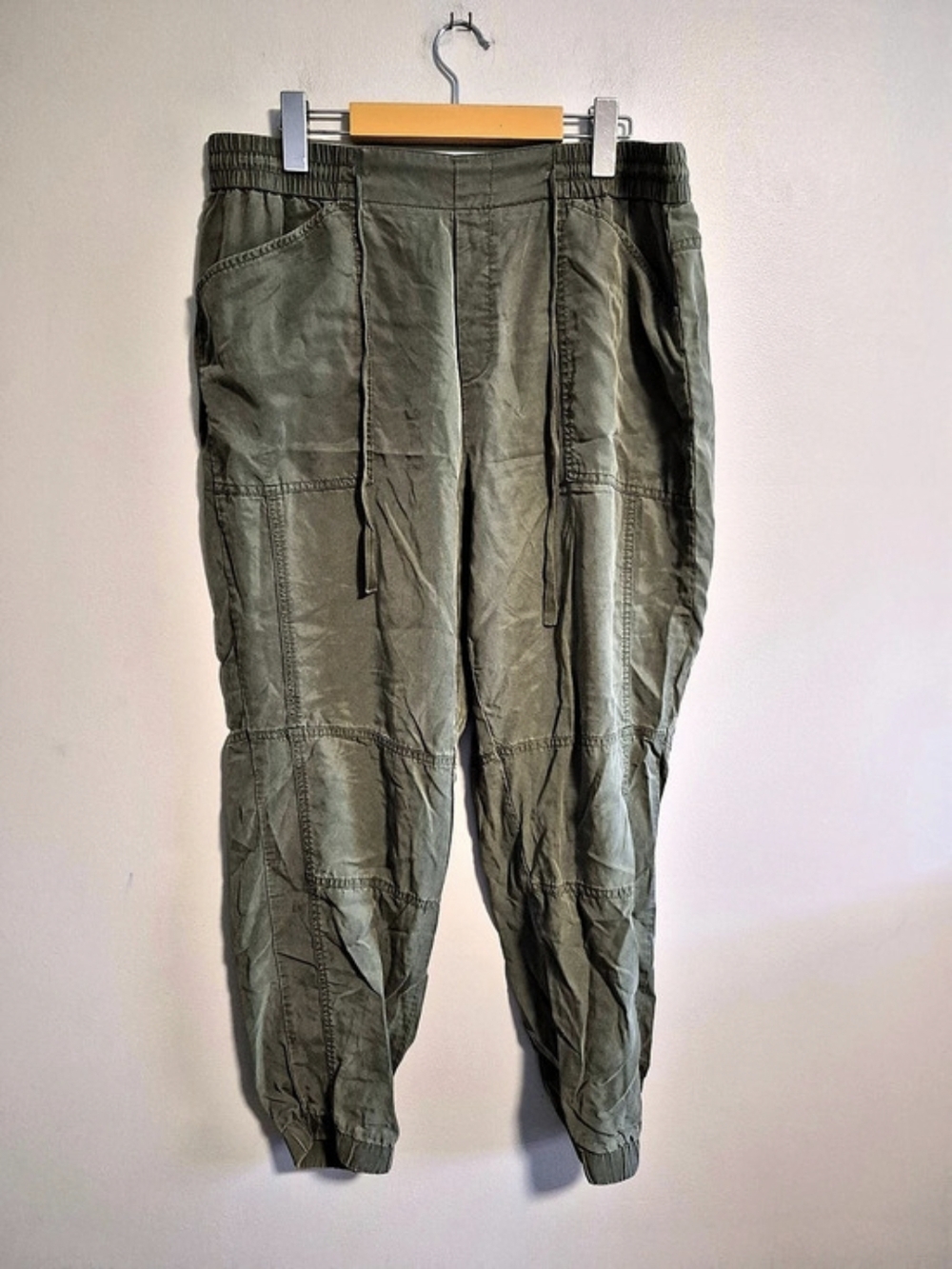 Banana Republic Large Olive Green Khaki Material Jogger Pants